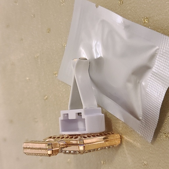 Fragrance Dazzeling Rhinestone Bling Vent Clip w Fragrance Insert NWT - Choose 1 - Picture 6 of 9